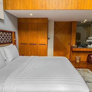 https://kayumas-seminyak-resort.ubudhotelsnow.com